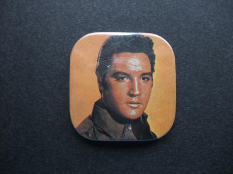 Elvis Presley oranje achtergrond